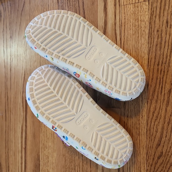 Toy to the World Disney Crocs M4W6 - Picture 4 of 4